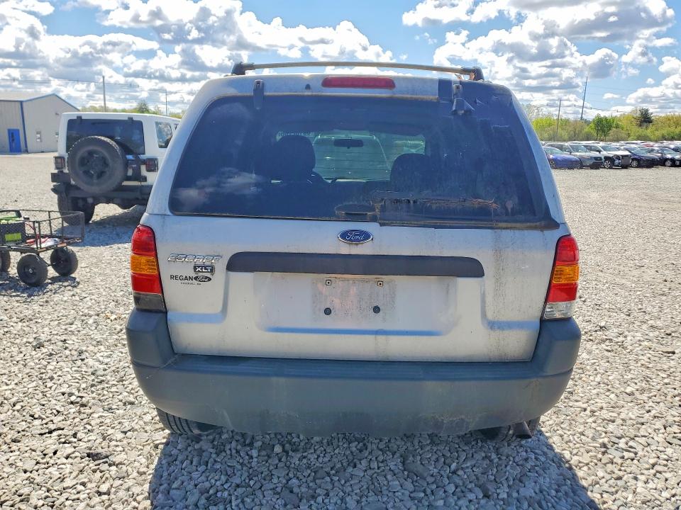 2003 Ford Escape VIN 1FMYU03143KE22028 COPART salvage auction — MINOR DENT/SCRATCHES, MA - CERT OF TITLE-RECONSTRCTD COLL, sold $425 on 2026-07-02 (photo 6)