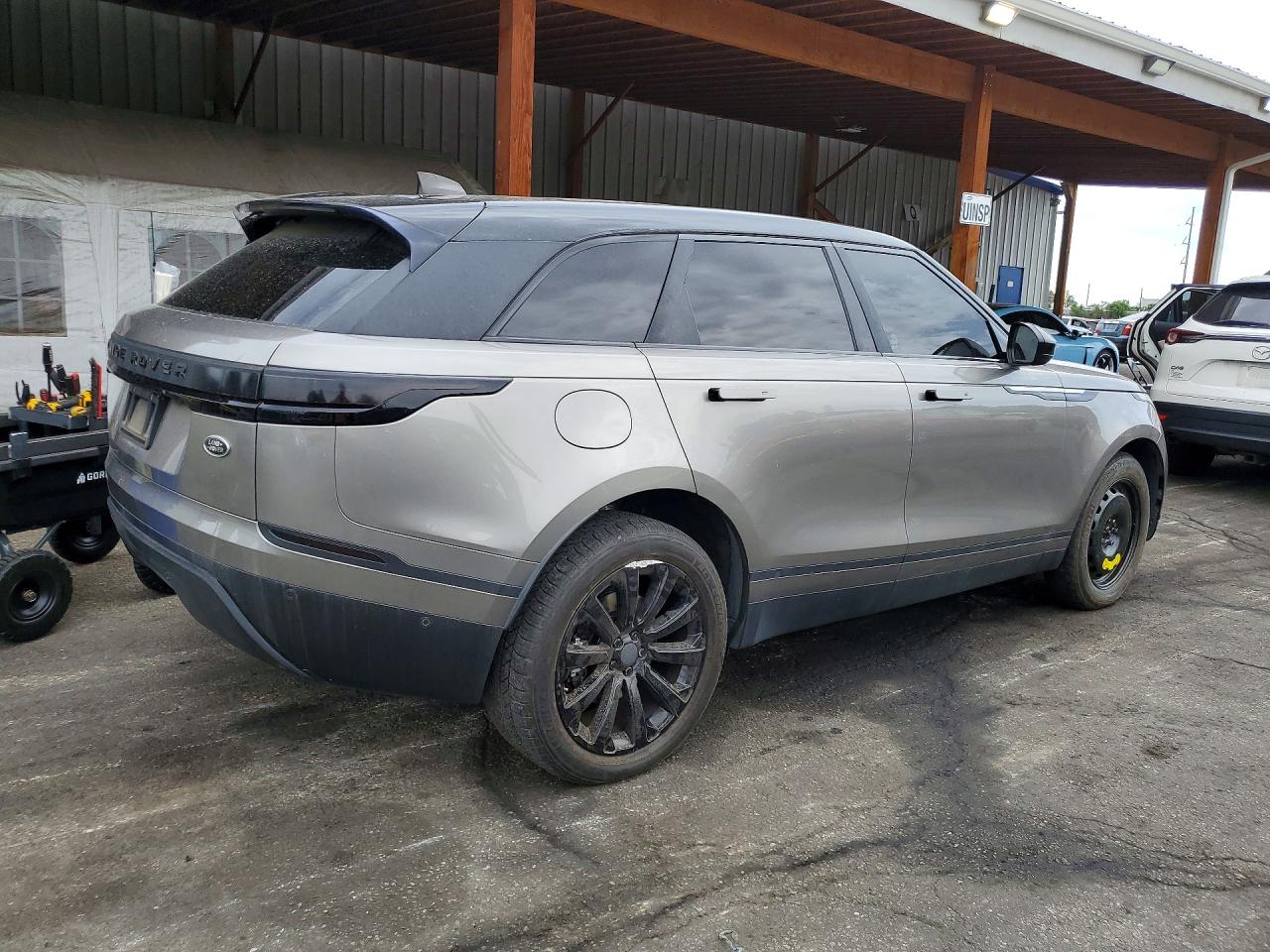 2018 Land rover Range rover velar VIN SALYB2RX3JA735133 COPART salvage auction — Minor Dent/Scratches, Ps - Salvage Title, sold $10,600 on 2026-08-18 (photo 3)