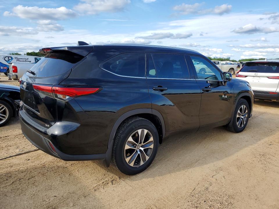 2022 Toyota Highlander VIN 5TDGZRAH2NS539057 COPART salvage auction — MINOR DENT/SCRATCHES, Tx - Certificate Of Title, sold $3,450 on 2026-07-30 (photo 3)
