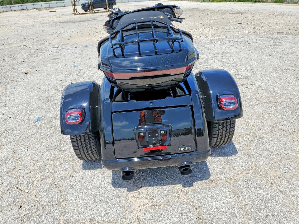 2026 Harley-davidson VIN 1HD1MGN13TB854152 COPART salvage auction — SIDE, Tx - Salvage Vehicle Title, sold $14,000 on 2026-07-02 (photo 4)