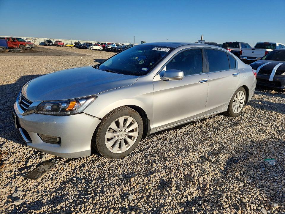2013 Honda Accord VIN 1HGCR2F84DA137827 COPART salvage auction — MINOR DENT/SCRATCHES, Tx - Certificate Of Title (P), sold $5,000 on 2026-07-03 (photo 1)