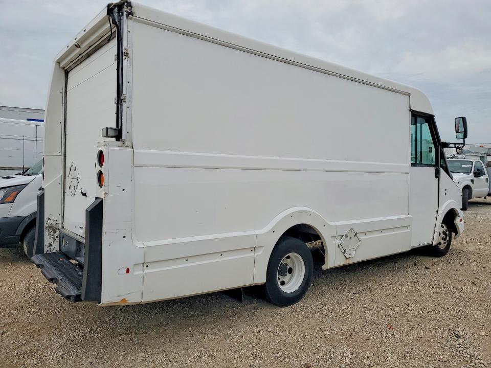 2015 Isuzu Reach VIN JALB4T171F7W00034 COPART salvage auction — MINOR DENT/SCRATCHES, Tx - Certificate Of Title, sold $1,600 on 2026-07-30 (photo 3)