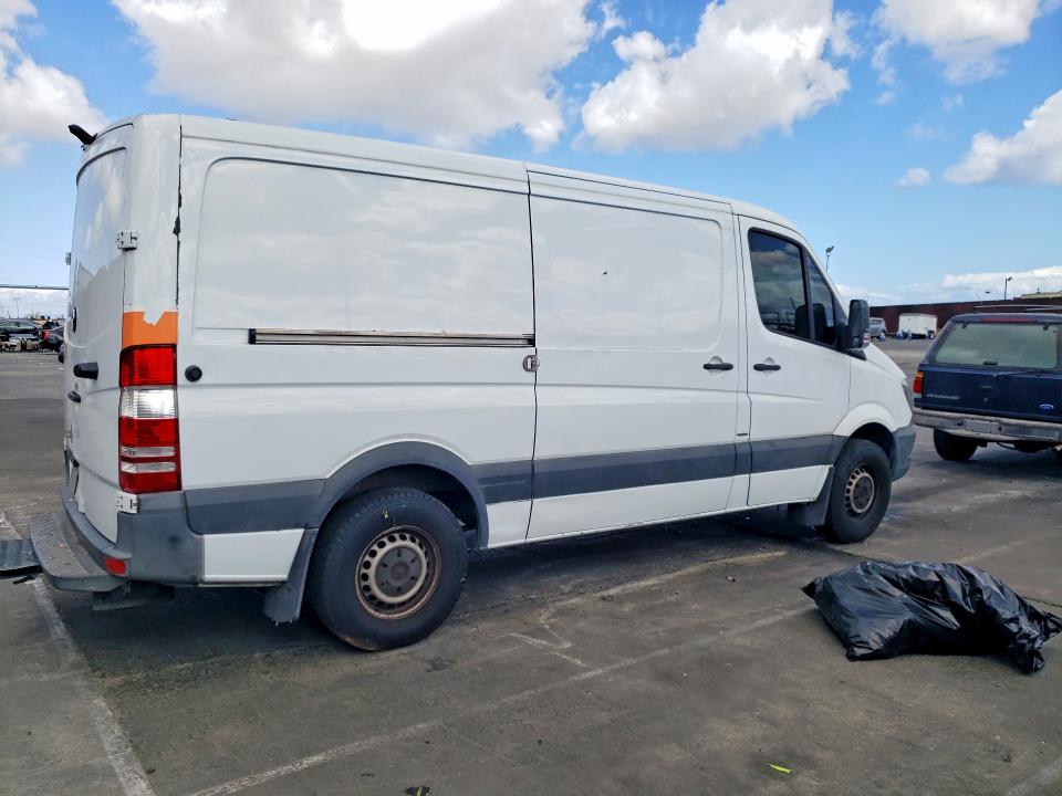 2015 Mercedes-benz Sprinter VIN WD3PE7DCXF5981098 COPART salvage auction — NORMAL WEAR, Oh - Dis/Dlr/Exp Only Clean Title, sold $3,450 on 2026-07-29 (photo 3)