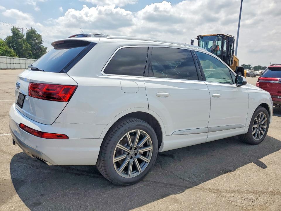 2019 Audi Q7 VIN WA1LAAF70KD023577 COPART salvage auction — MINOR DENT/SCRATCHES, Va - Certificate Of Title, sold $11,600 on 2026-07-08 (photo 3)