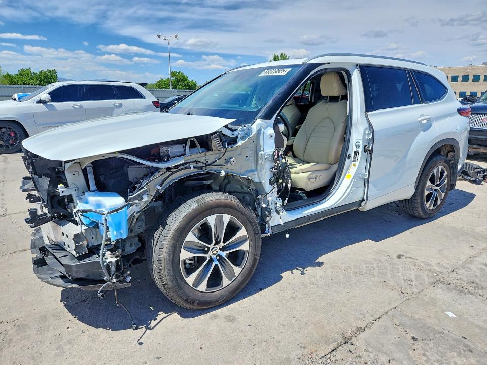 2022 Toyota Highlander Hybrid VIN 5TDHBRCH0NS554761 — COPART salvage auction photo