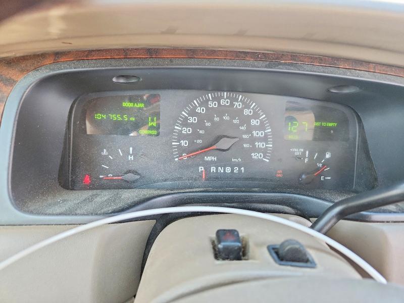 2000 Lincoln TOWN CAR VIN 1LNHM83W0YY938434 COPART salvage auction — FRONT END, KY - CERT OF TITLE-SALVAGE, sold $500 on 2026-07-09 (photo 9)
