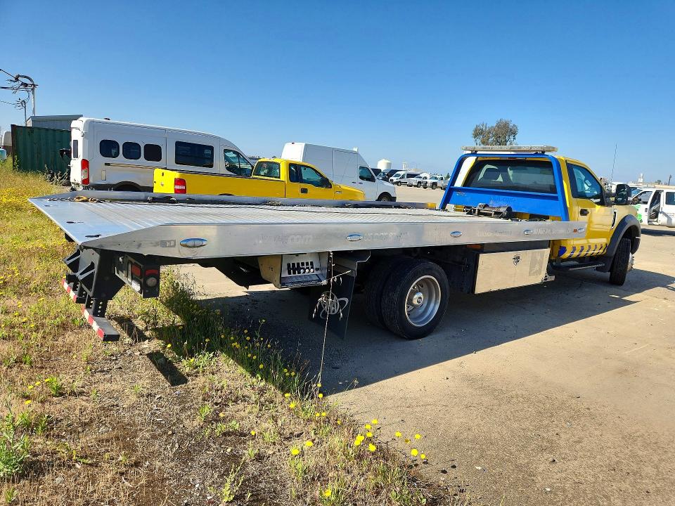 2019 Ford F-550 super duty VIN 1FDUF5GY2KDA01683 COPART salvage auction — NORMAL WEAR, Ca - Dis/Dlr/Exp Only Clean Title, sold $18,000 on 2026-07-24 (photo 3)