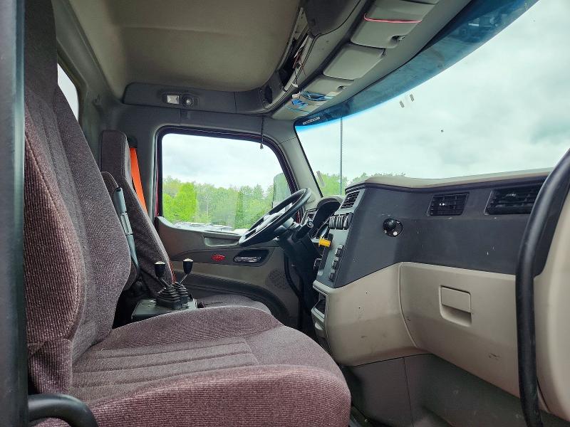 2019 Peterbilt 567 VIN 1NPCL40X0KD604595 COPART salvage auction — ROLLOVER, PA - CERTIFICATE OF SALVAGE, sold $4,700 on 2026-07-09 (photo 5)