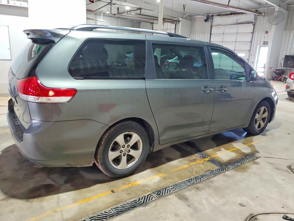 2013 Toyota Sienna VIN 5TDKK3DCXDS375678 COPART salvage auction — REAR END, Pa - Certificate Of Salvage, sold $2,600 on 2026-07-02 (photo 3)