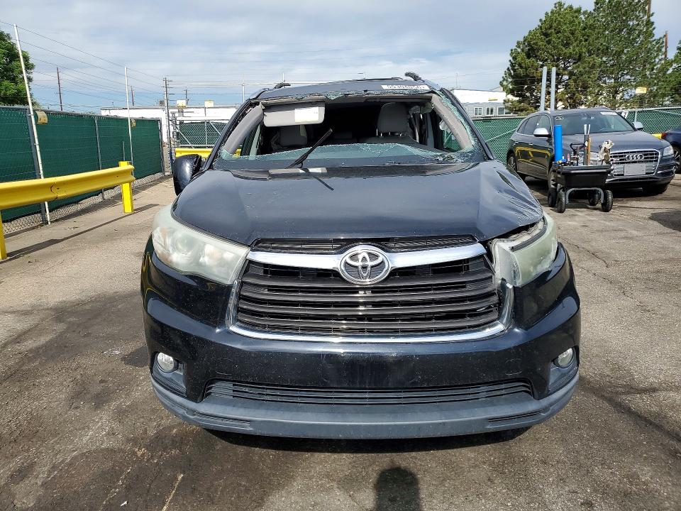 2015 Toyota Highlander VIN 5TDJKRFH7FS096781 COPART salvage auction — ROLLOVER, Co - Public - Salvage Title, sold $1,000 on 2026-07-30 (photo 5)