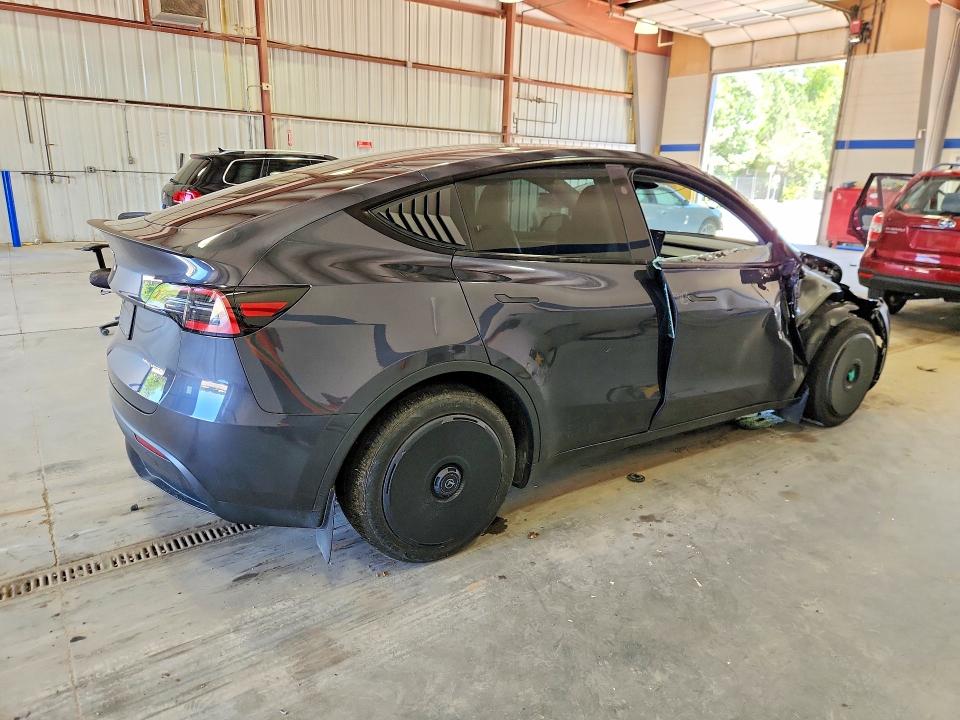 2024 Tesla Model y VIN 7SAYGDEE7RA281903 COPART salvage auction — SIDE, Va - Cert Of Title - Salvage, sold $425 on 2026-07-31 (photo 3)