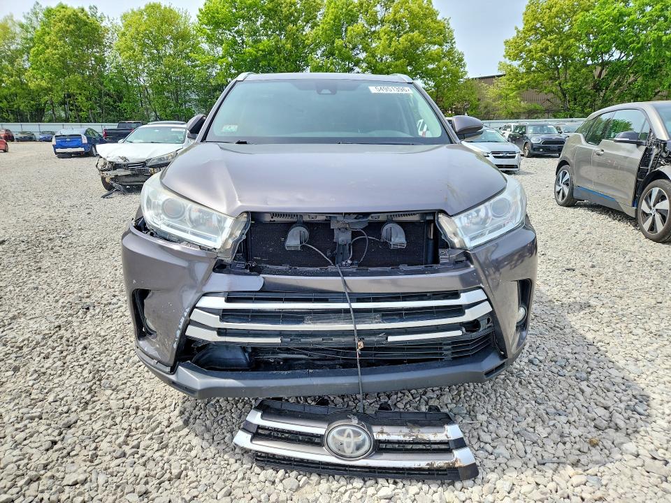 2017 Toyota VIN 5TDJZRFH1HS408172 COPART salvage auction — REAR END, MA - CERT OF TITLE-SALVAGE, sold $4,400 on 2026-07-29 (photo 5)
