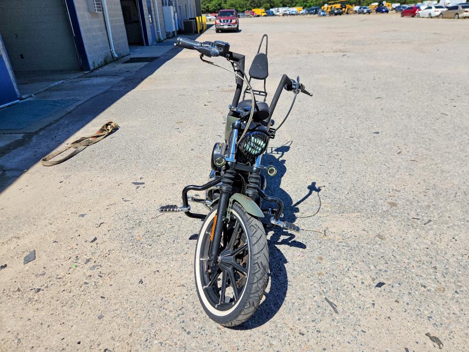 2021 Harley-davidson Xl883 VIN 1HD4LE21XMB416965 COPART salvage auction — MINOR DENT/SCRATCHES, Va - Certificate Of Title, sold $2,050 on 2026-07-31 (photo 2)