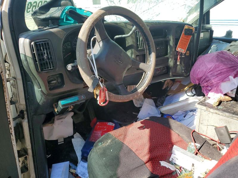 2005 Chevrolet 4500 VIN 1GBE4C1E35F526735 COPART salvage auction — ROLLOVER, Md - Cert Of Salvage > 75% Damage, sold $375 on 2026-07-08 (photo 8)