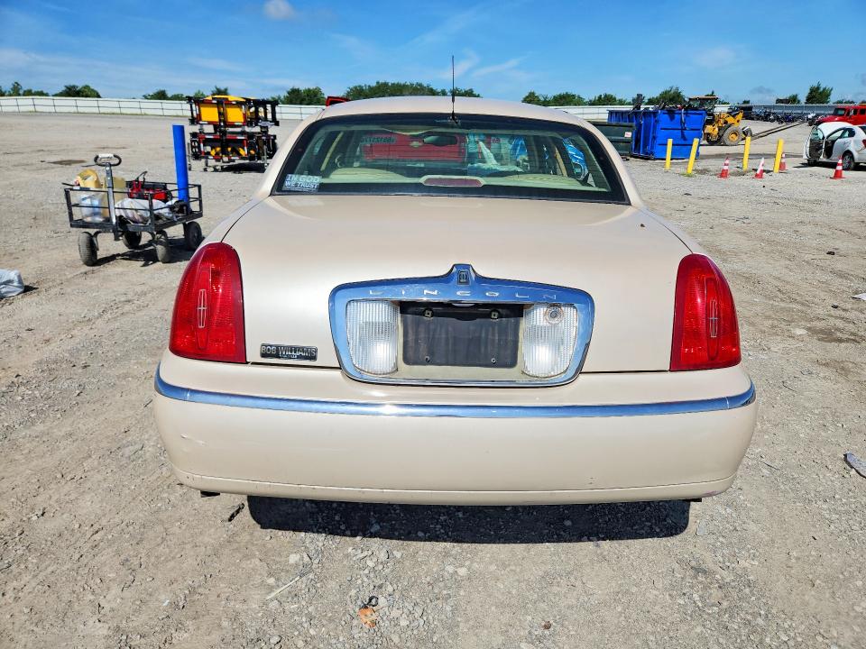 2000 Lincoln TOWN CAR VIN 1LNHM83W0YY938434 COPART salvage auction — FRONT END, KY - CERT OF TITLE-SALVAGE, sold $500 on 2026-07-09 (photo 6)