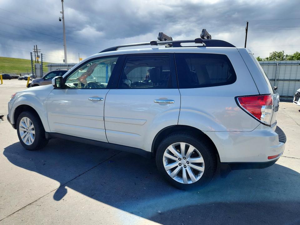2013 Subaru Forester VIN JF2SHADC6DG435647 COPART salvage auction — VANDALISM, CO - PUBLIC - SALVAGE TITLE, sold $350 on 2026-07-22 (photo 2)