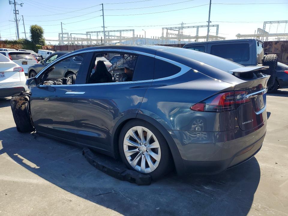 2018 Tesla Model x VIN 5YJXCAE26JF087993 COPART salvage auction — BURN, Ca - Non-Repairable Vehicle Cert, sold $300 on 2026-07-22 (photo 2)