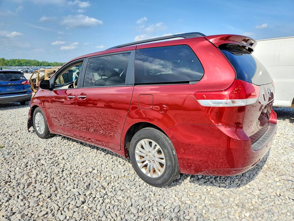 2014 Toyota Sienna VIN 5TDYK3DC5ES452680 COPART salvage auction — MINOR DENT/SCRATCHES, Mi - Dealer Only Clean Title (P), sold $3,400 on 2026-07-23 (photo 2)