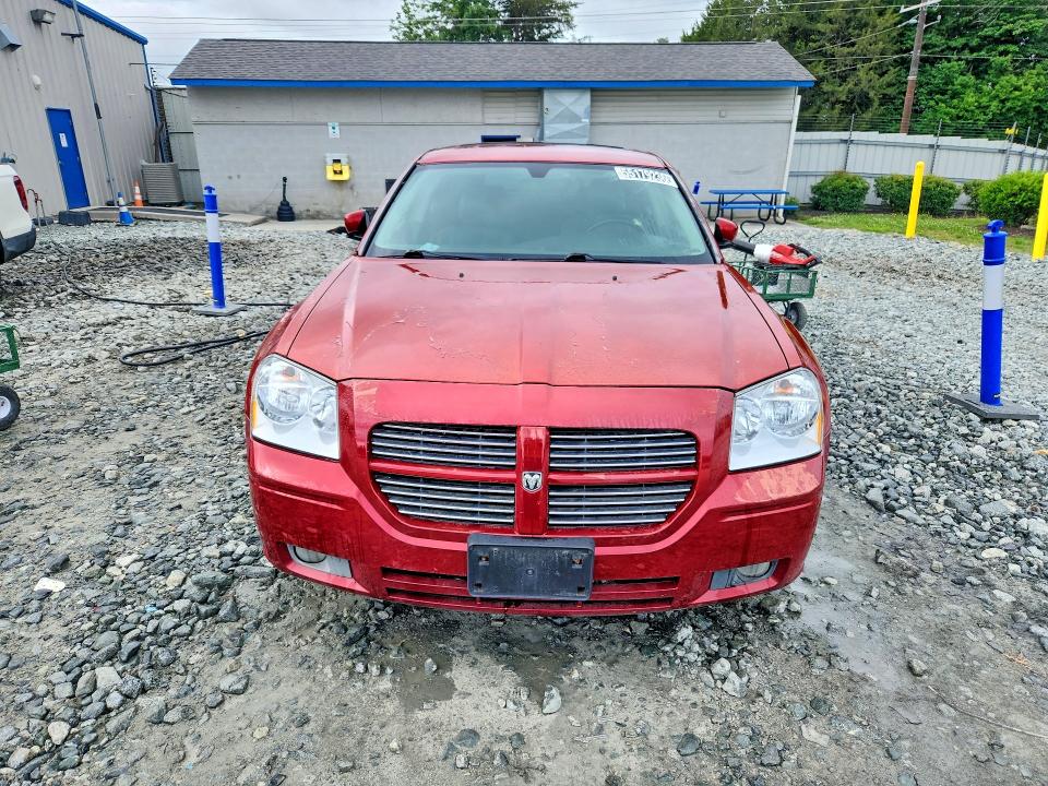 2005 Dodge Magnum VIN 2D4GV58245H624487 COPART salvage auction — NORMAL WEAR, Nc - Dealer Only Clean Title, sold $500 on 2026-07-02 (photo 5)