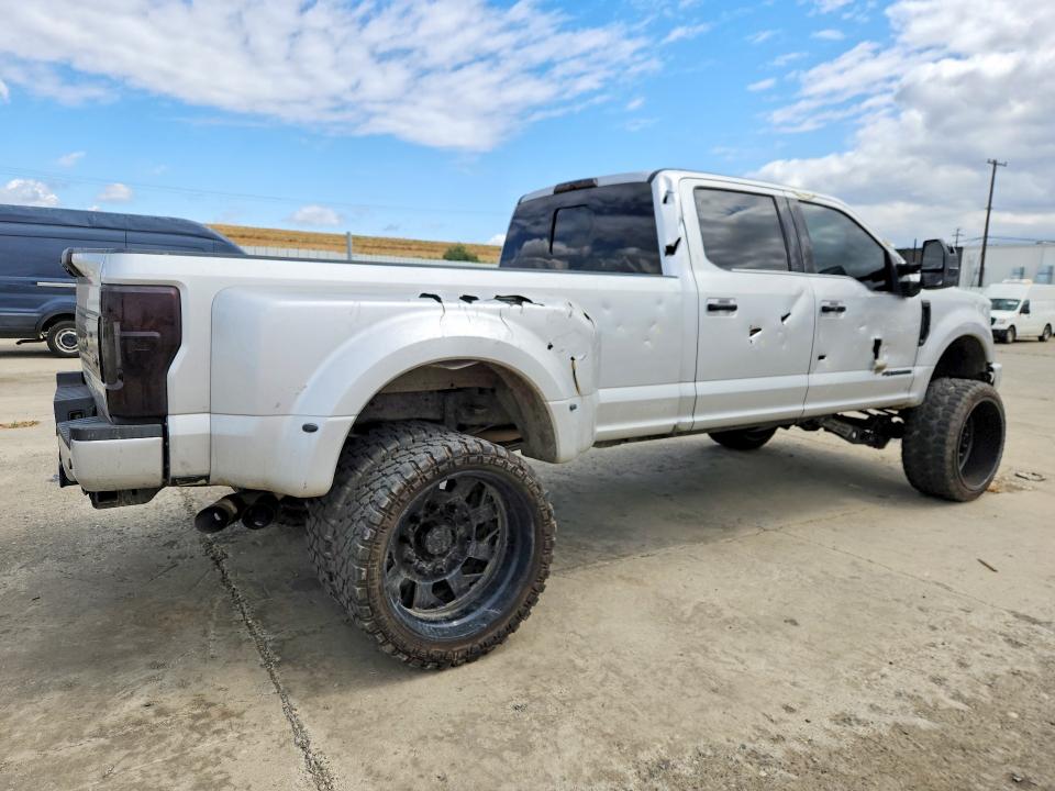 2019 Ford F-350 super duty VIN 1FT8W3DTXKEF12359 COPART salvage auction — VANDALISM, CA - SALVAGE CERTIFICATE, sold $3,350 on 2026-07-29 (photo 3)
