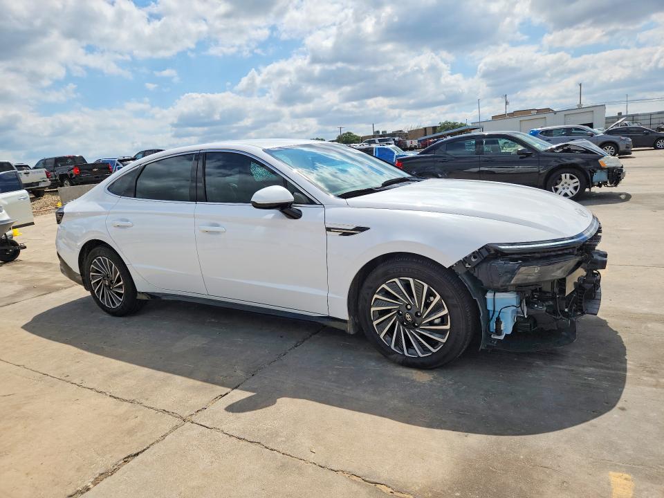 2025 Hyundai Sonata VIN KMHL34JJ0SA127472 COPART salvage auction — SIDE, Tx - Salvage Vehicle Title, sold $10,200 on 2026-07-16 (photo 4)