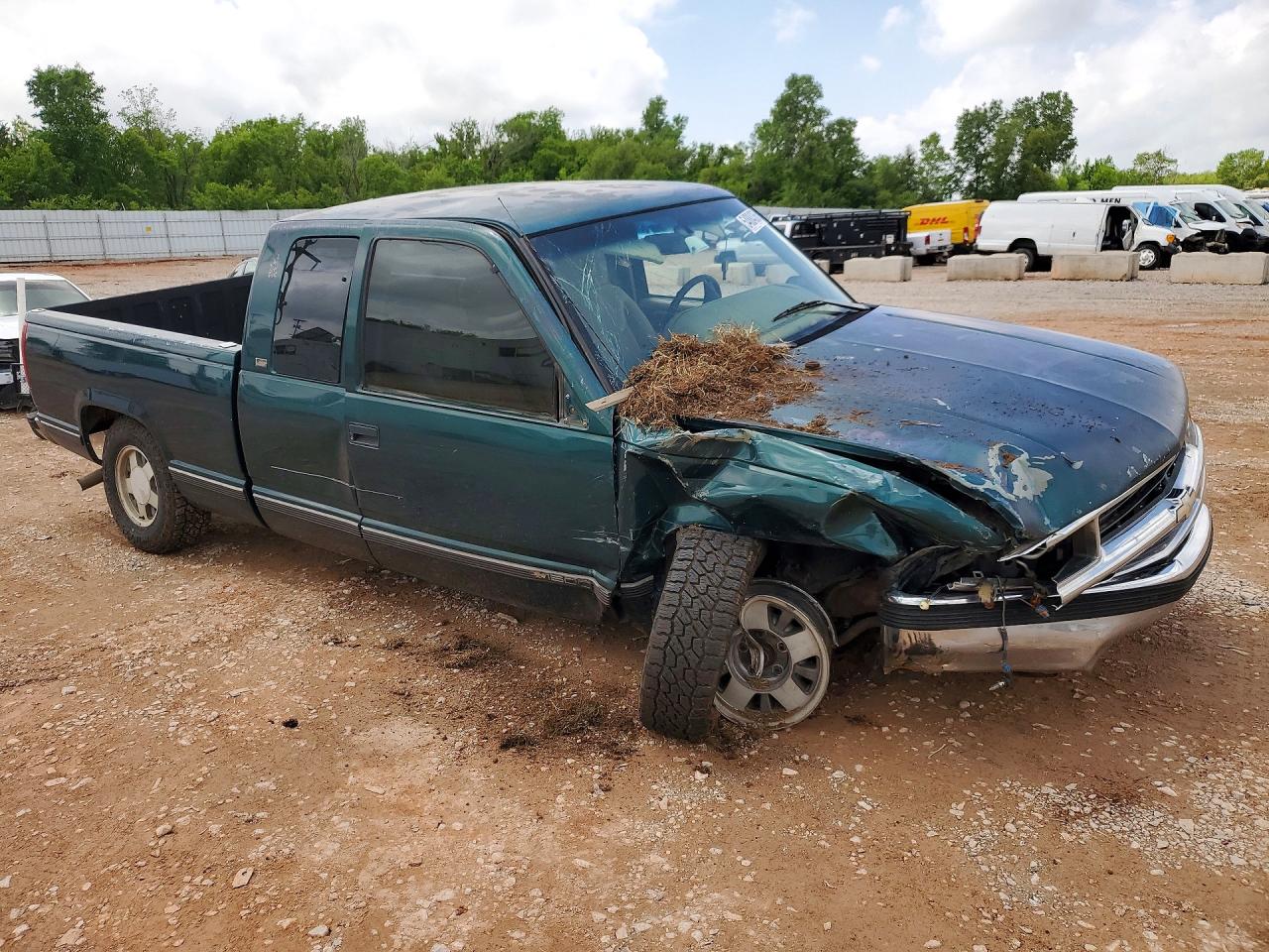 1996 Chevrolet GMT VIN 2GCEC19RXT1129764 COPART salvage auction — Front End, OK - CERT OF TITLE-SALVAGE, sold $300 on 2026-07-09 (photo 4)