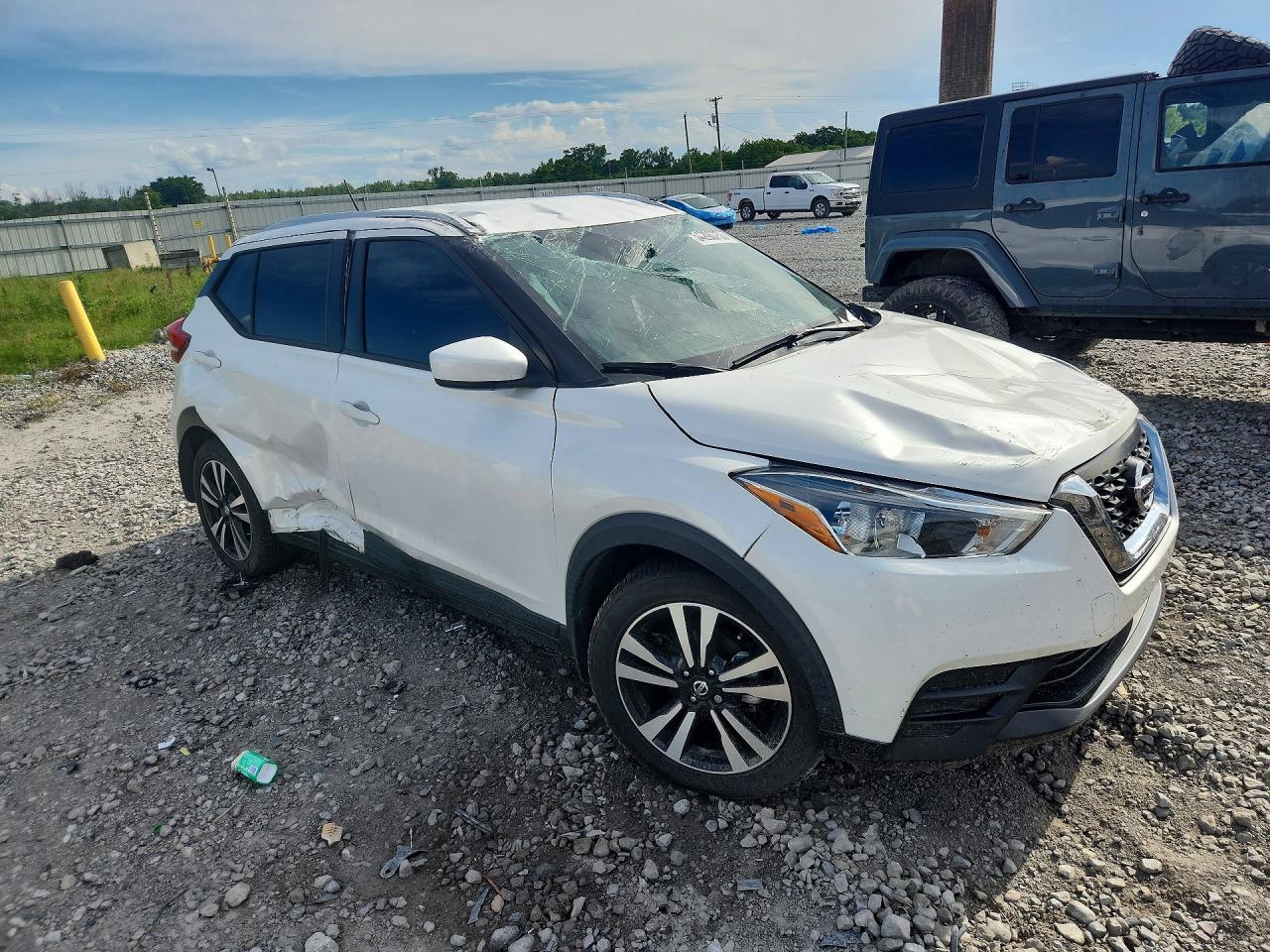 2020 Nissan Kicks VIN 3N1CP5CV0LL575139 COPART salvage auction — All Over, AL - CERT OF TITLE-SALVAGE TITLE, sold $1,400 on 2026-07-09 (photo 4)