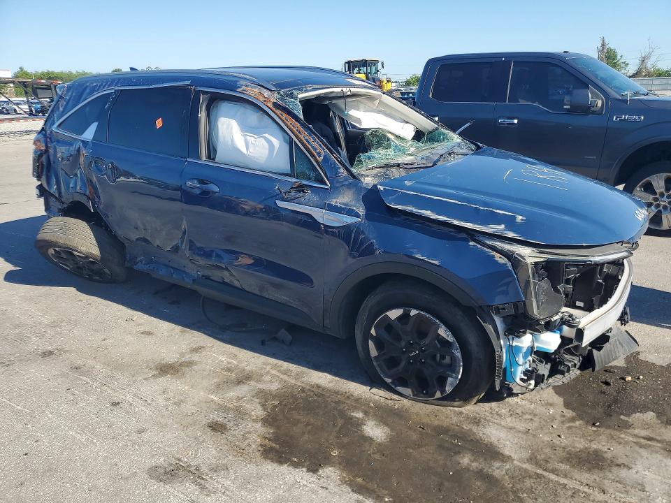 2024 Kia Sorento VIN 5XYRL4JC7RG278044 COPART salvage auction — ROLLOVER, In - Certificate Of Title, sold $2,400 on 2026-07-28 (photo 4)