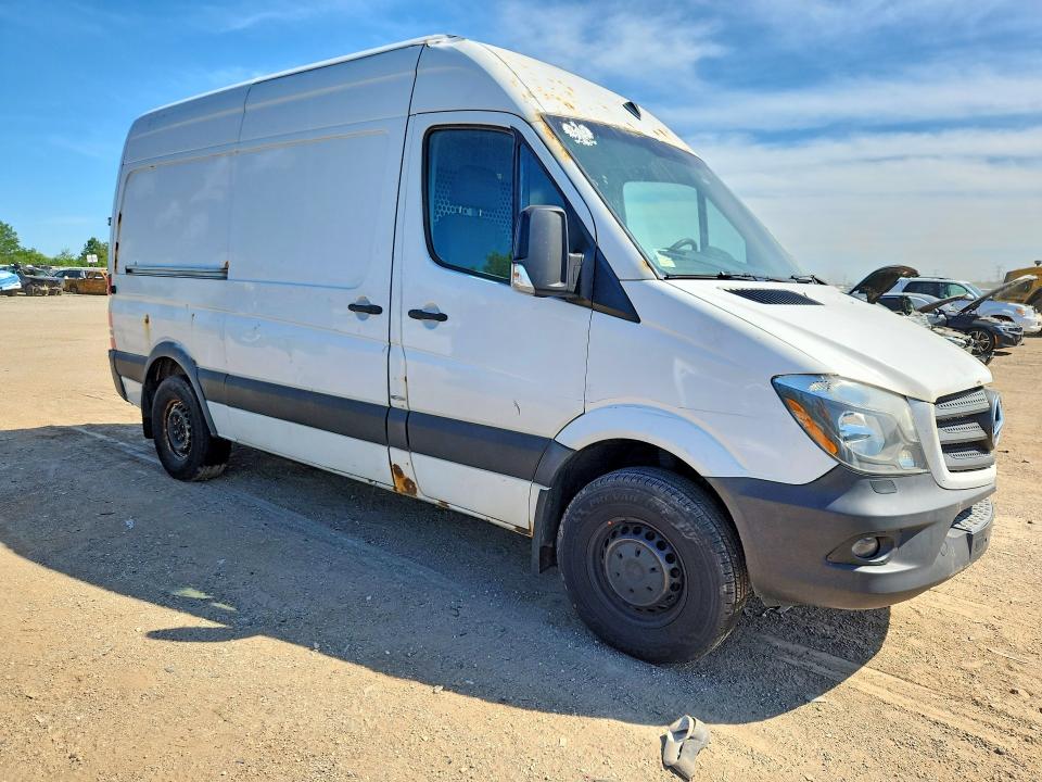 2014 Mercedes-benz Sprinter VIN WD3PE7DC7E5860978 COPART salvage auction — WATER/FLOOD, Il - Salvage Cert-Flood, sold $625 on 2026-07-21 (photo 4)