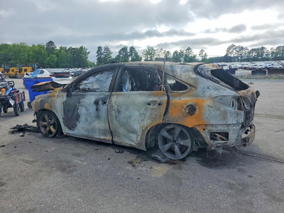 2015 Lexus VIN JTJBK1BA8F2472522 COPART salvage auction — VANDALISM, Nc - Salvage Certificate Of Title, sold $275 on 2026-07-16 (photo 2)