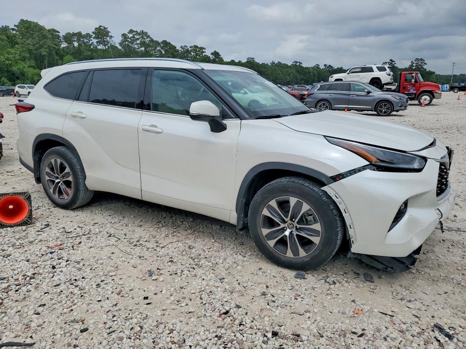 2021 Toyota Highlander VIN 5TDGZRAH9MS043851 COPART salvage auction — FRONT END, Tx - Certificate Of Title, sold $17,700 on 2026-07-07 (photo 4)