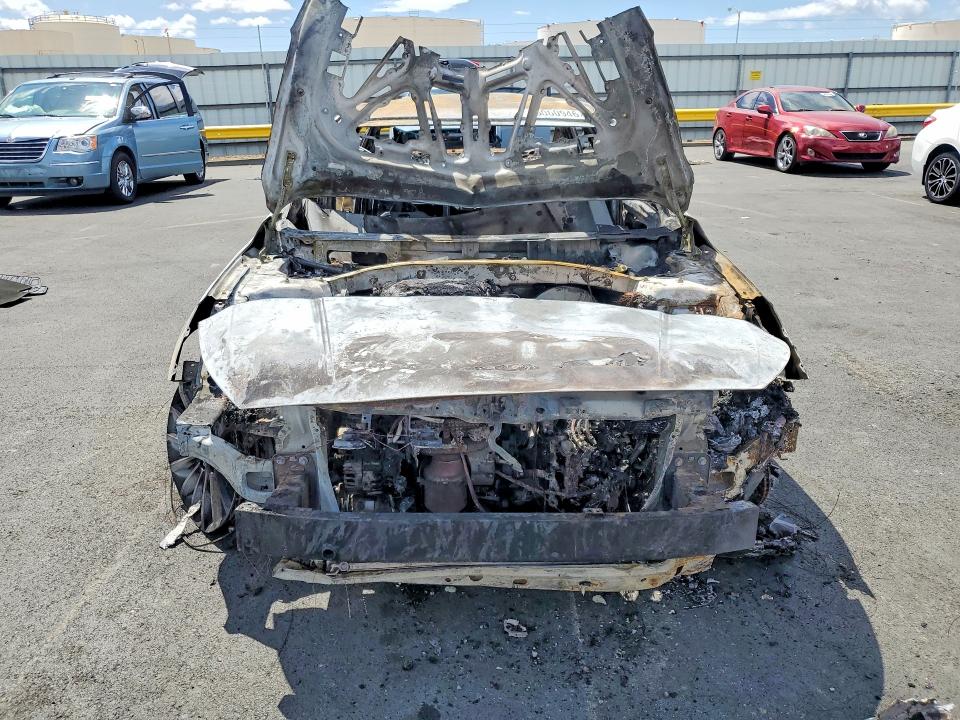 2017 Kia Cadenza VIN KNALB4J11H5037494 COPART salvage auction — BURN, Ca - Non-Repairable Vehicle Cert, sold $150 on 2026-07-20 (photo 5)