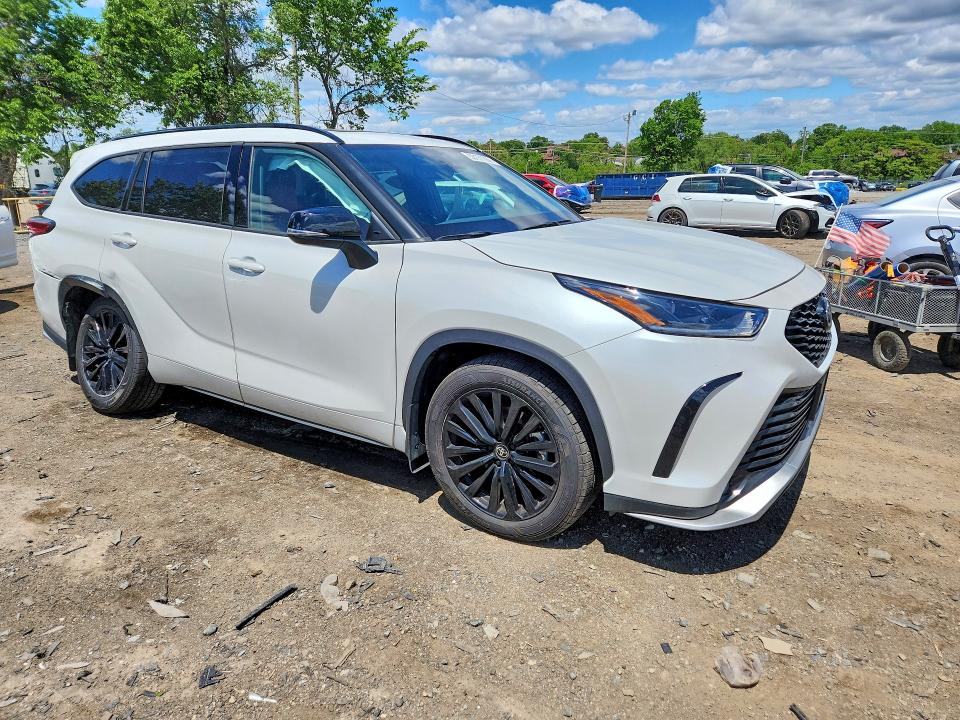 2023 Toyota Highlander VIN 5TDKDRBH6PS016375 COPART salvage auction — UNDERCARRIAGE, Md - Cert Of Salvage > 75% Damage, sold $9,200 on 2026-07-23 (photo 4)