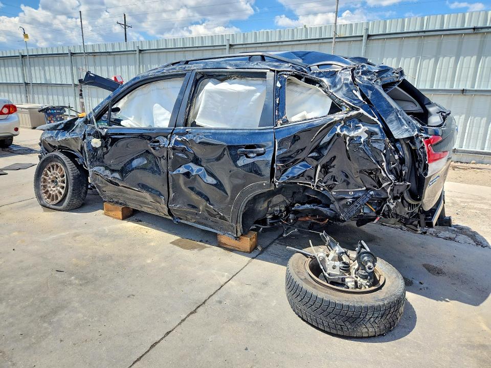 2024 Subaru Forester VIN JF2SKACC0RH476151 COPART salvage auction — ROLLOVER, CO - PUBLIC - NONREPAIRABLE, sold $725 on 2026-07-27 (photo 2)