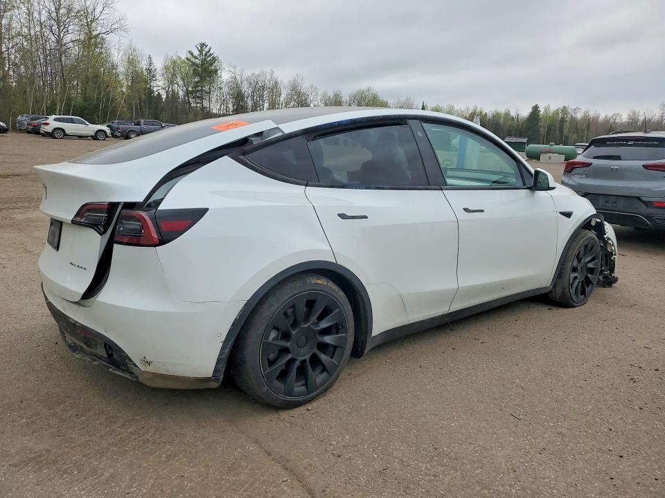 2022 Tesla Model y VIN 7SAYGDEE8NF361840 COPART salvage auction — SIDE, On - Permit Salvage, sold $5,700 on 2026-07-07 (photo 3)