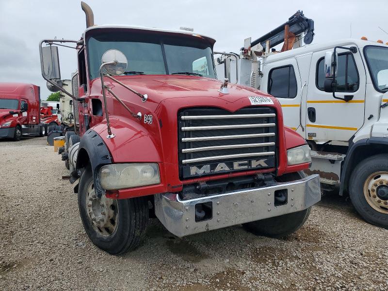 2013 Mack 700 gu700 VIN 1M1AX07Y4DM016891 — COPART salvage auction photo