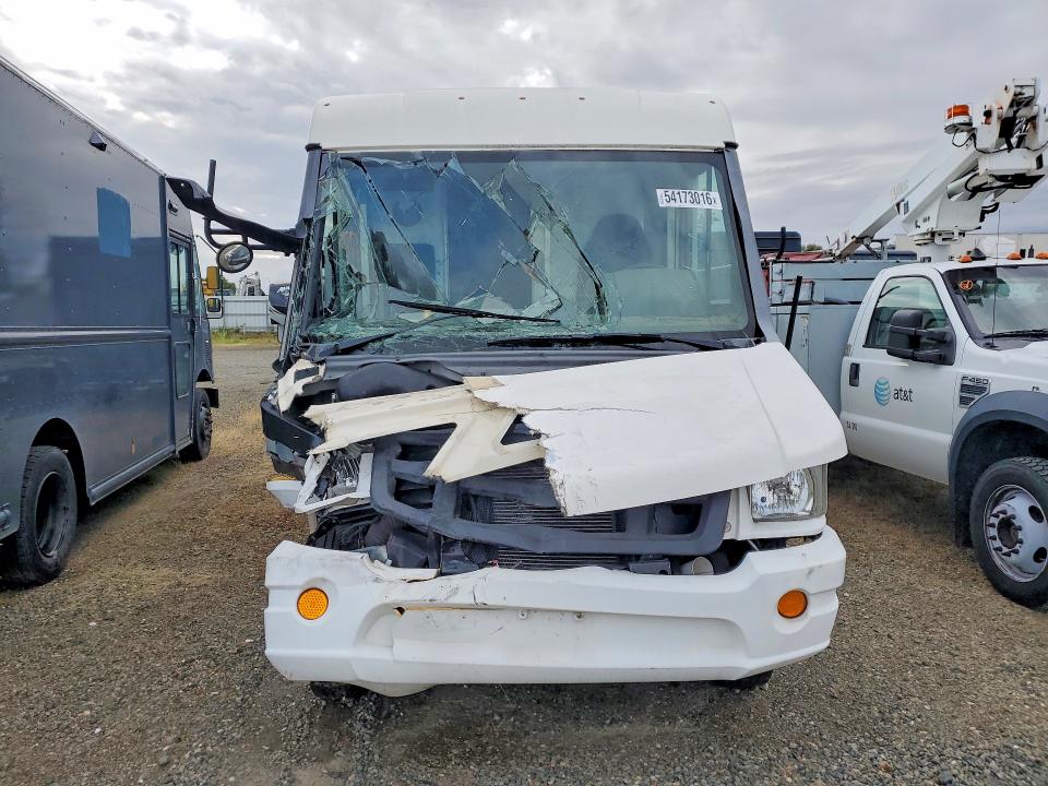 2018 Isuzu Npr VIN JALB4T178J7W00153 COPART salvage auction — FRONT END, Ca - Dis/Dlr/Exp Only Clean Title, sold $1,750 on 2026-07-23 (photo 5)