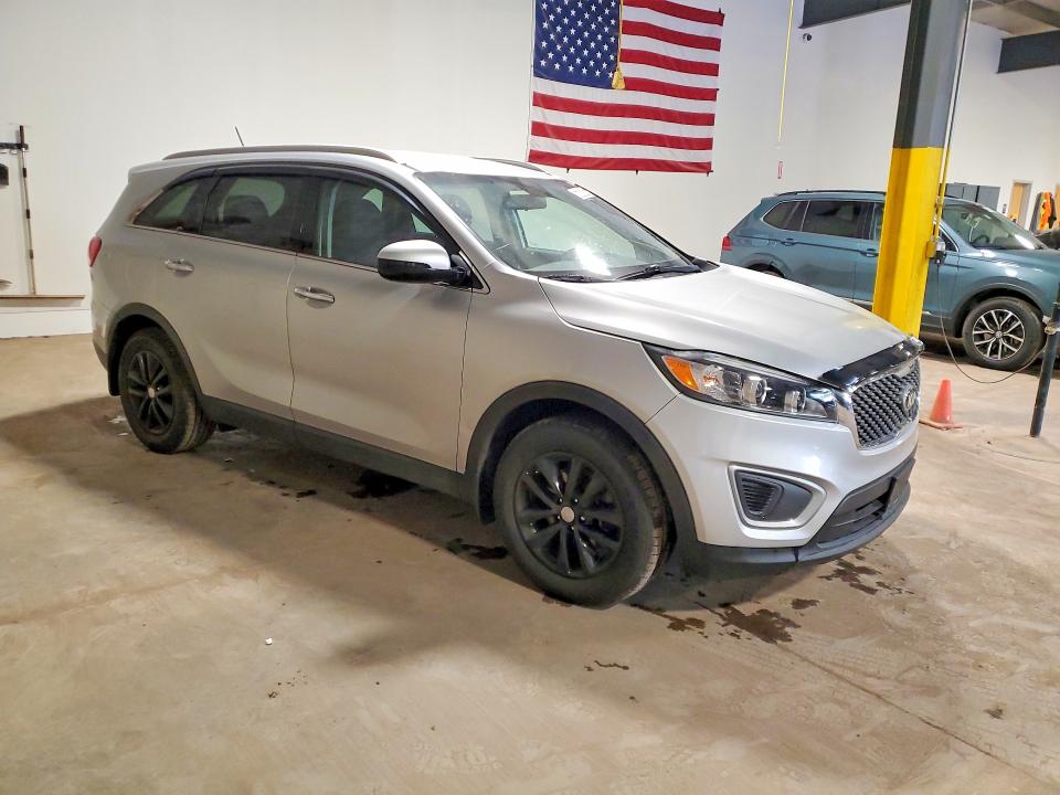 2018 Kia Sorento VIN 5XYPG4A51JG406411 COPART salvage auction — NORMAL WEAR, IN - CERTIFICATE OF TITLE, sold $5,700 on 2026-07-21 (photo 4)