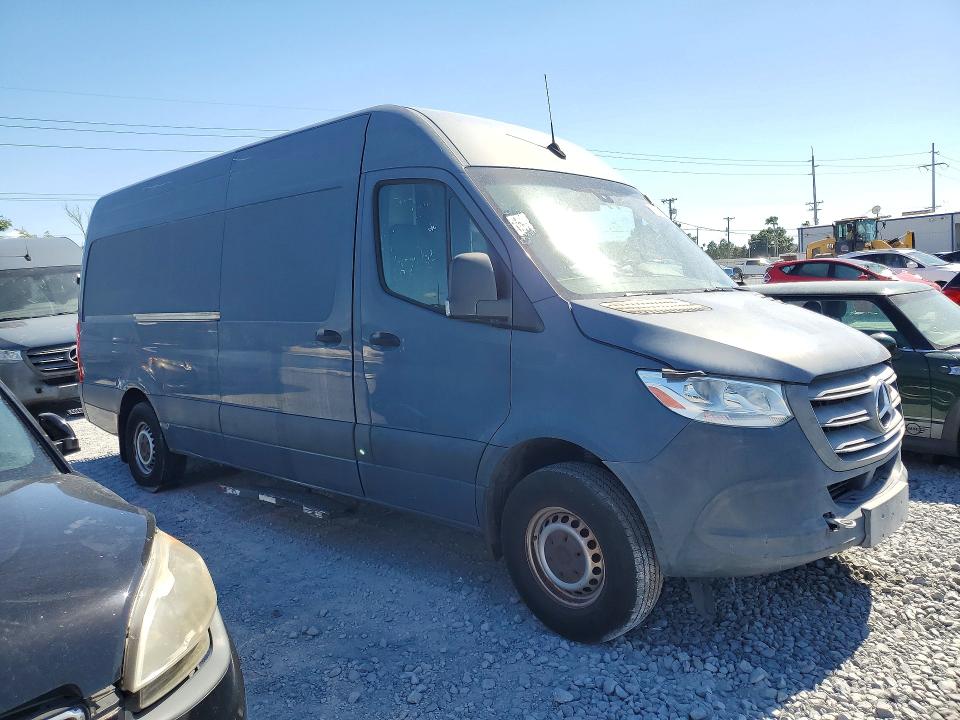 2019 Mercedes-benz VIN WD4PF1CD1KP151771 COPART salvage auction — MINOR DENT/SCRATCHES, Fl - Certificate Of Title, sold $11,500 on 2026-07-27 (photo 4)