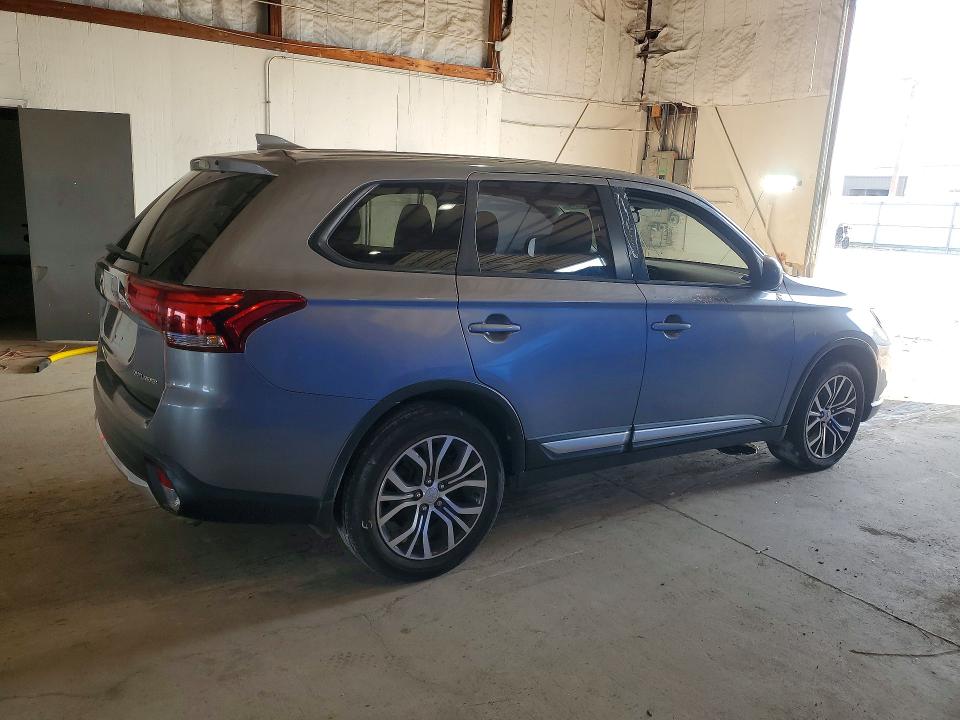 2018 Mitsubishi VIN JA4AD2A31JJ002794 COPART salvage auction — MINOR DENT/SCRATCHES, Tn - Certificate Of Title, sold $3,800 on 2026-07-08 (photo 3)