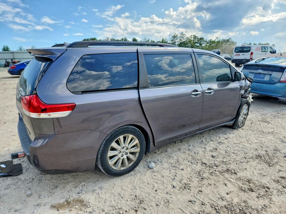 2011 Toyota Sienna VIN 5TDYK3DC4BS158456 COPART salvage auction — FRONT END, Fl - Cert Of Title Slvg Rebuildable, sold $400 on 2026-07-31 (photo 3)