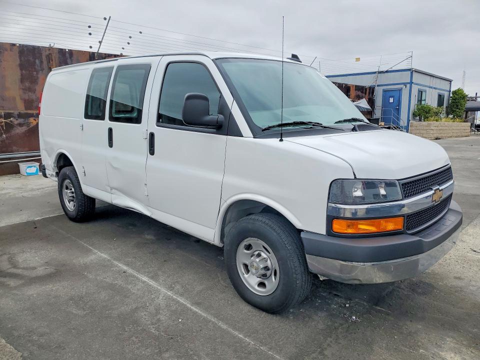 2024 Chevrolet VIN 1GCWGAFP8R1188760 COPART salvage auction — SIDE, Az - Dis/Dlr/Exp Only Clean Title, sold $16,800 on 2026-07-29 (photo 4)
