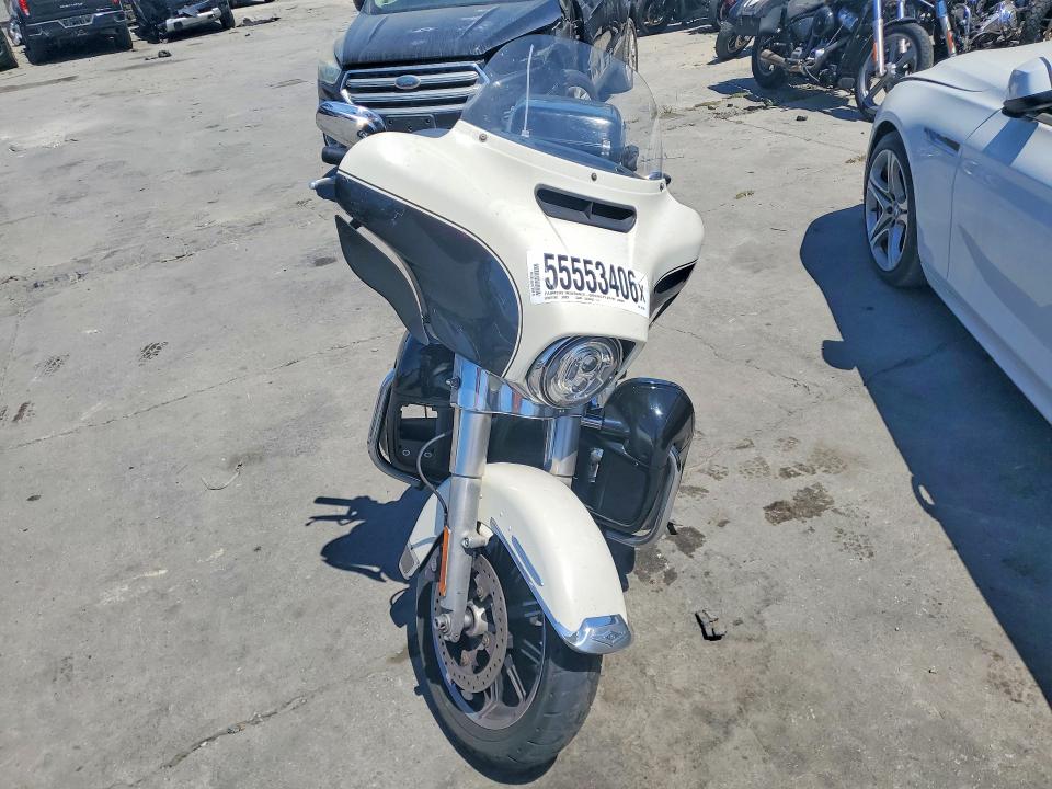 2014 Harley-davidson Fl VIN 1HD1FMM35EB667400 COPART salvage auction — MINOR DENT/SCRATCHES, CA - SALVAGE CERTIFICATE, sold $2,700 on 2026-07-09 (photo 2)