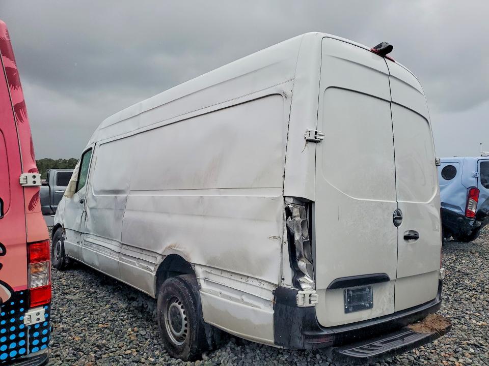 2019 Freightliner Sprinter 2500 VIN WDRPF1CDXKT009789 COPART salvage auction — ALL OVER, FL - CERT OF TITLE SLVG REBUILDABLE, sold $300 on 2026-07-29 (photo 2)