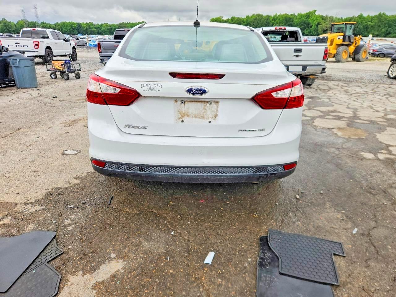 2014 Ford Focus VIN 1FADP3F22EL172999 COPART salvage auction — Front End, TN - SALVAGE CERTIFICATE, sold $800 on 2026-07-09 (photo 6)