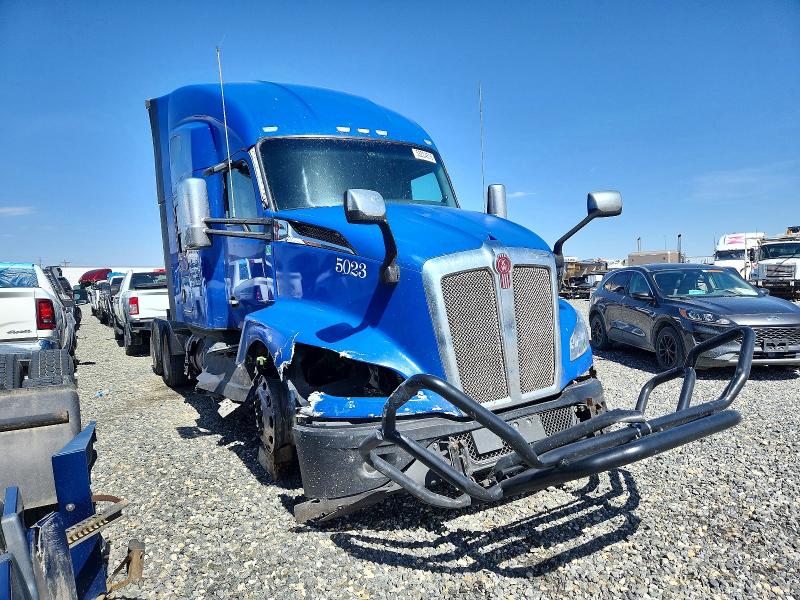 2022 Kenworth T680 VIN 1XKYDP9X8NJ135023 COPART salvage auction — FRONT END, CO - PUBLIC - SALVAGE TITLE, sold $15,900 on 2026-08-13 (photo 1)
