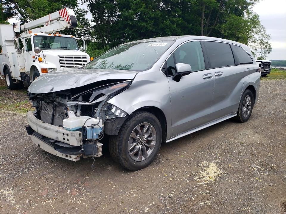 2022 Toyota Sienna VIN 5TDKSKFC5NS062238 COPART salvage auction — FRONT END, Ok - Certificate Of Title, sold $9,500 on 2026-07-09 (photo 1)