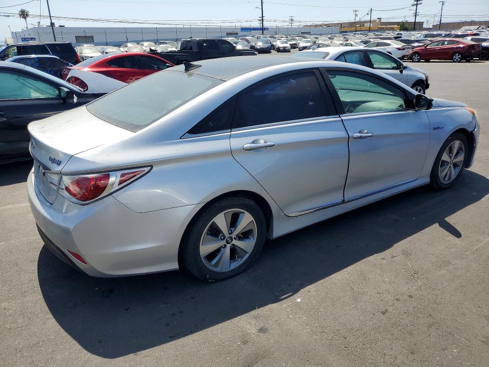 2011 Hyundai Sonata hybrid VIN KMHEC4A48BA018566 COPART salvage auction — SIDE, CA - DIS/DLR/EXP ONLY CLEAN TITLE, sold $750 on 2026-07-29 (photo 3)