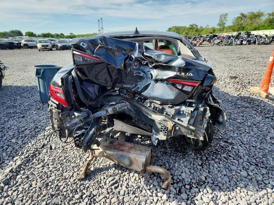 2021 Alfa romeo Giulia VIN ZARFANBN8M7647830 COPART salvage auction — ROLLOVER, Il - Junking Cert Of A Vehicle, sold $650 on 2026-07-27 (photo 6)