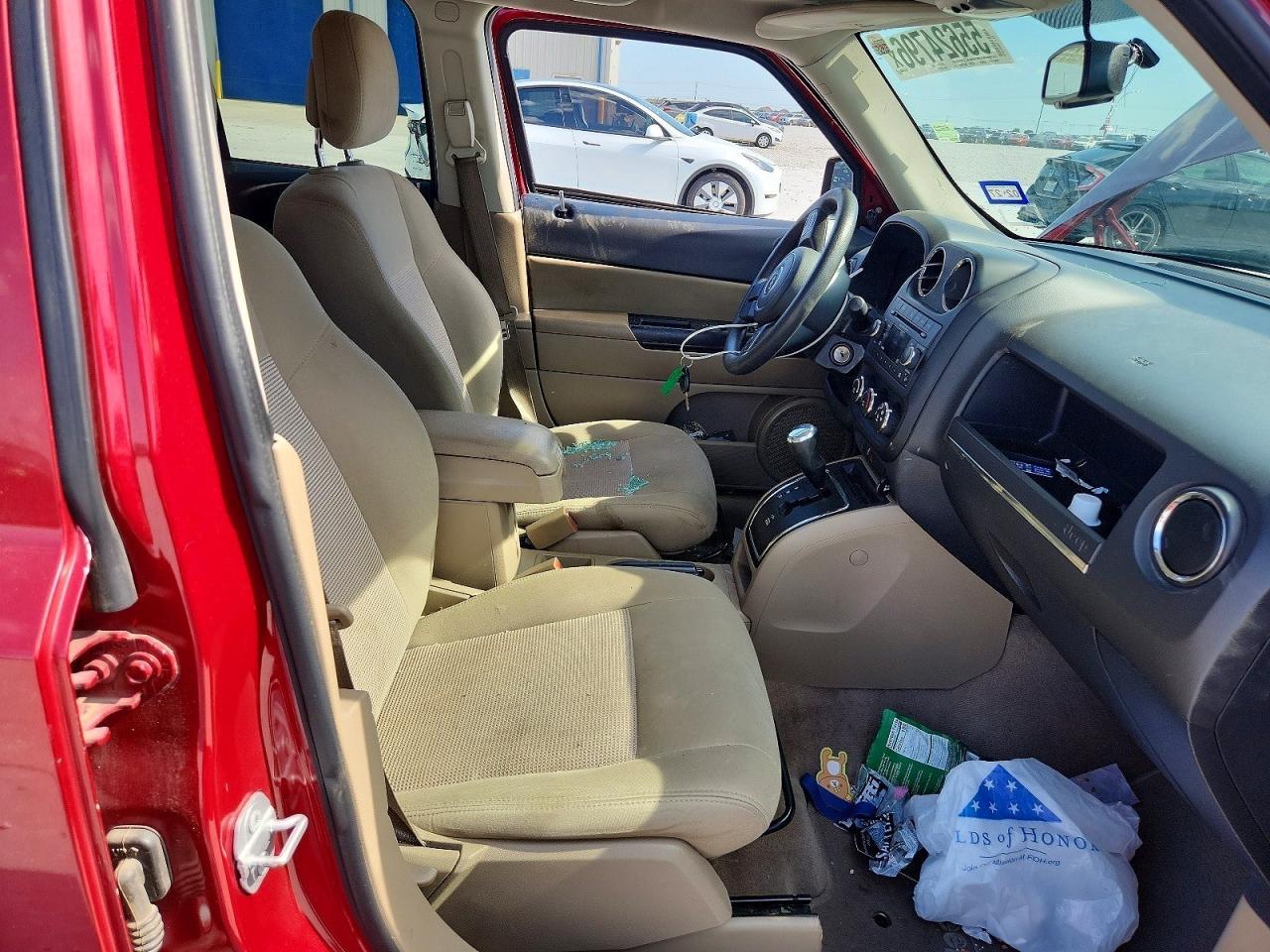 2016 Jeep Patriot VIN 1C4NJPBA1GD675232 COPART salvage auction — Side, TX - SALVAGE VEHICLE TITLE, sold $850 on 2026-07-02 (photo 7)